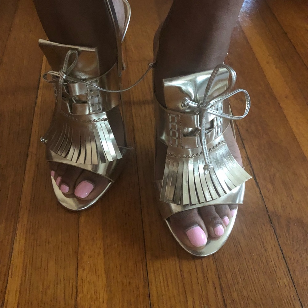 Banana Republic Gold Michaela heel - Size 6